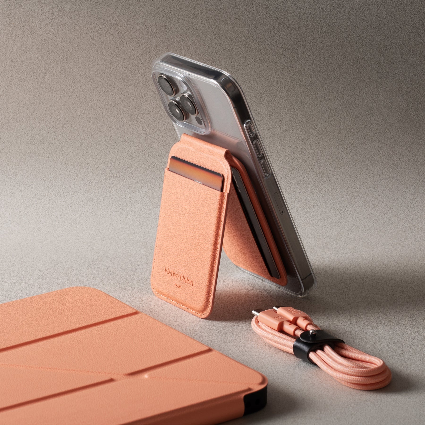 Active Wallet Stand - Magnetic
