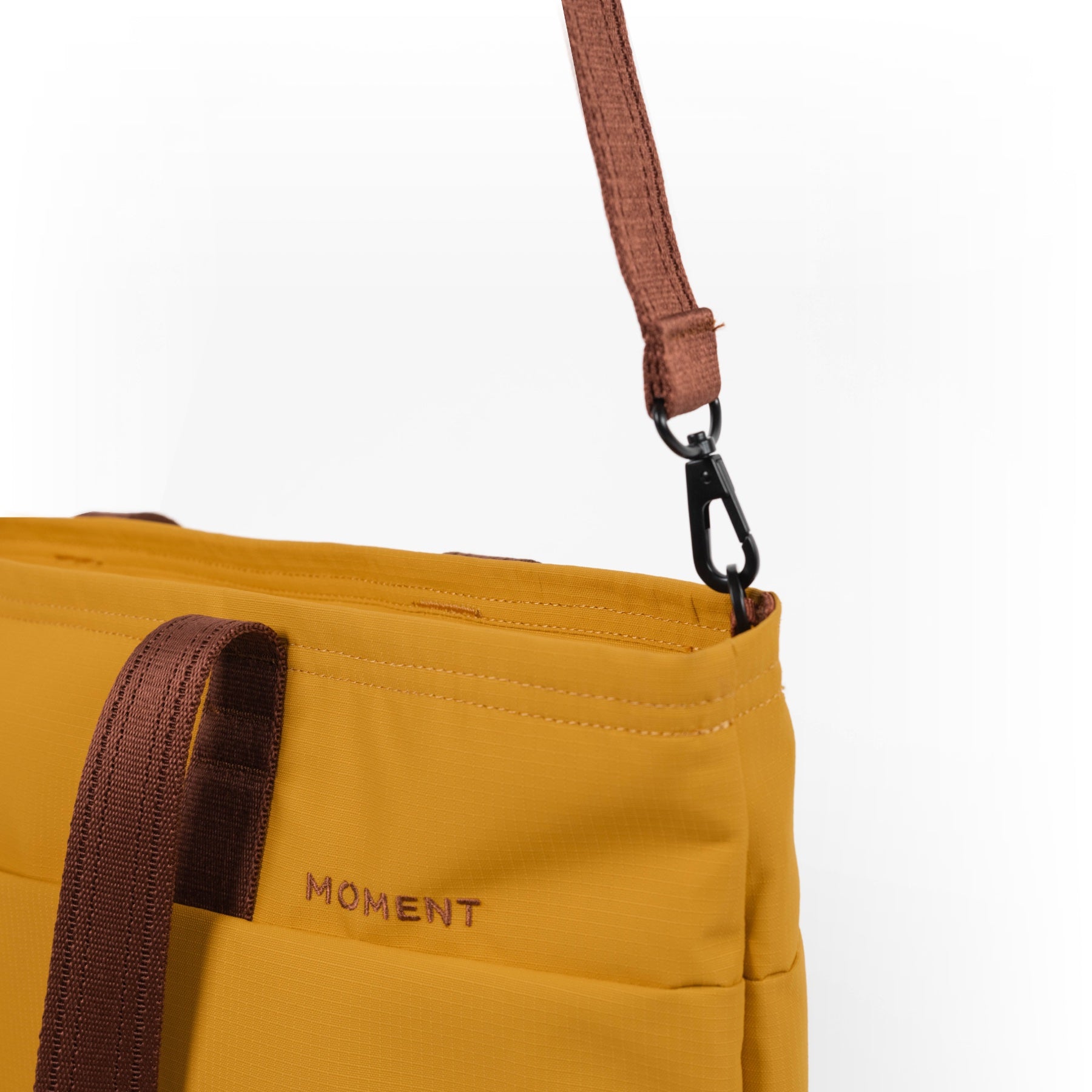 Everything Tech Tote 19L