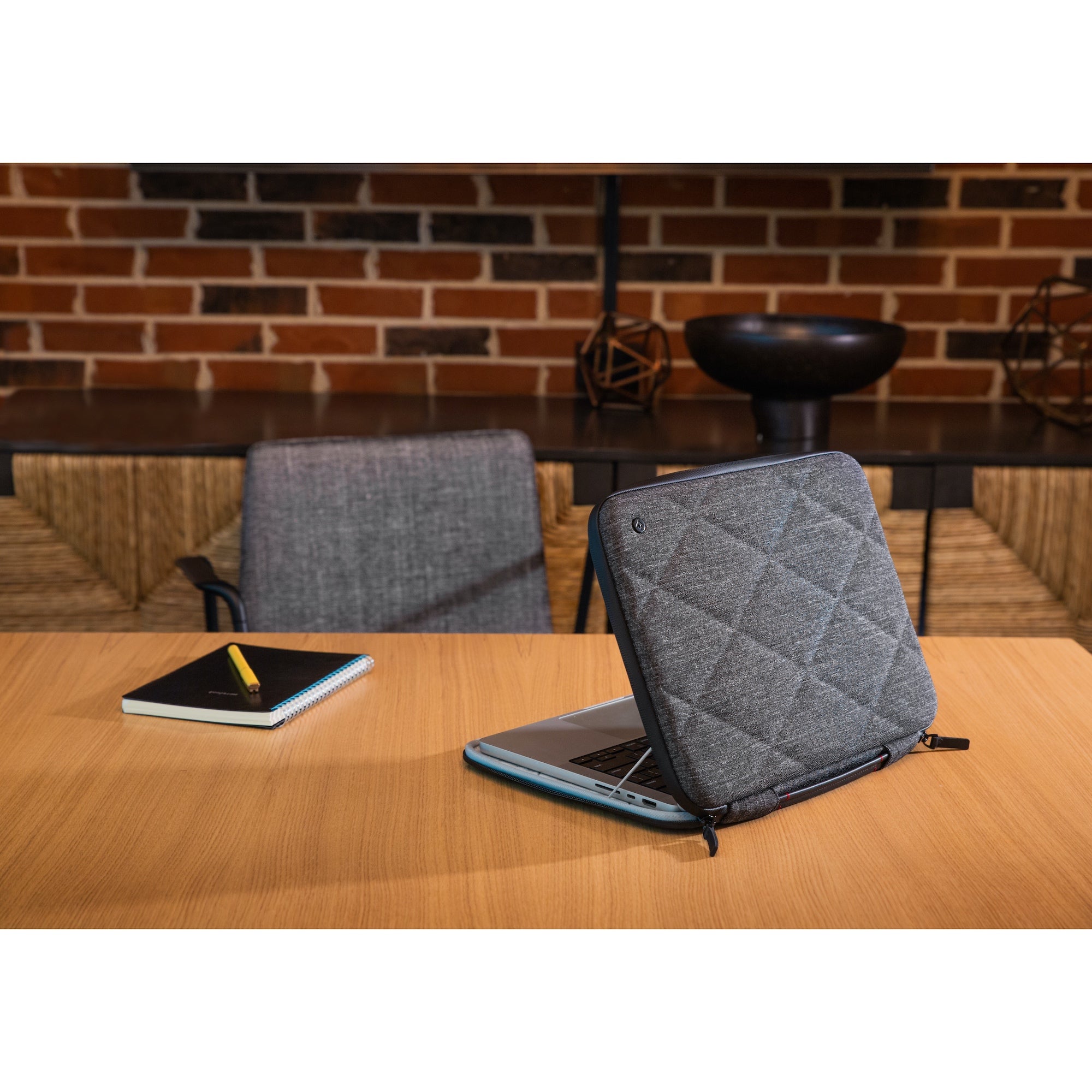 SuitCase for MacBook Pro 16-inch M1/M2/M3 - Dark Grey